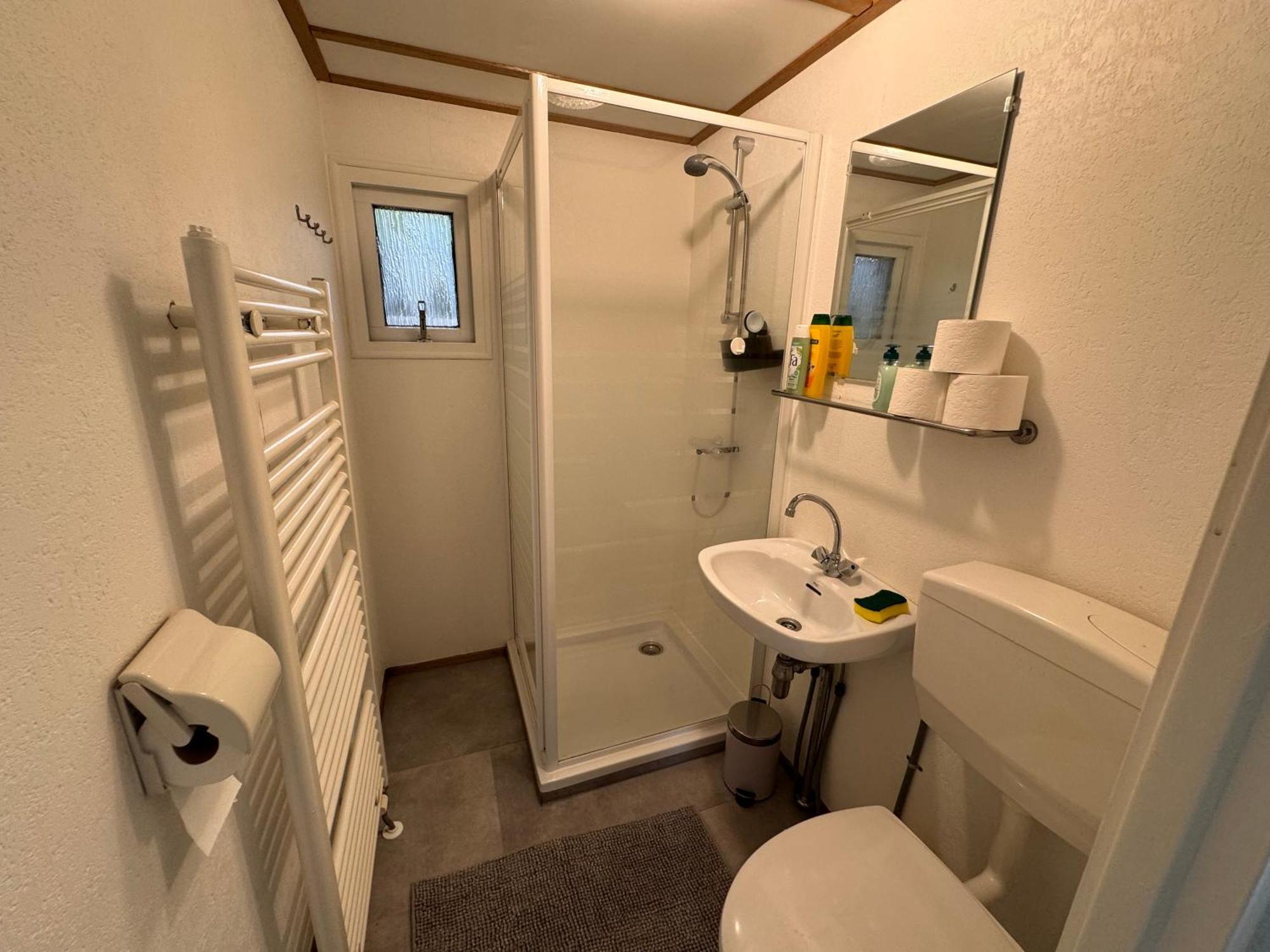 Ruim En Luxe Chalet Privetuin - Park 'De Ijsvogel' Apartment Voorthuizen Luaran gambar