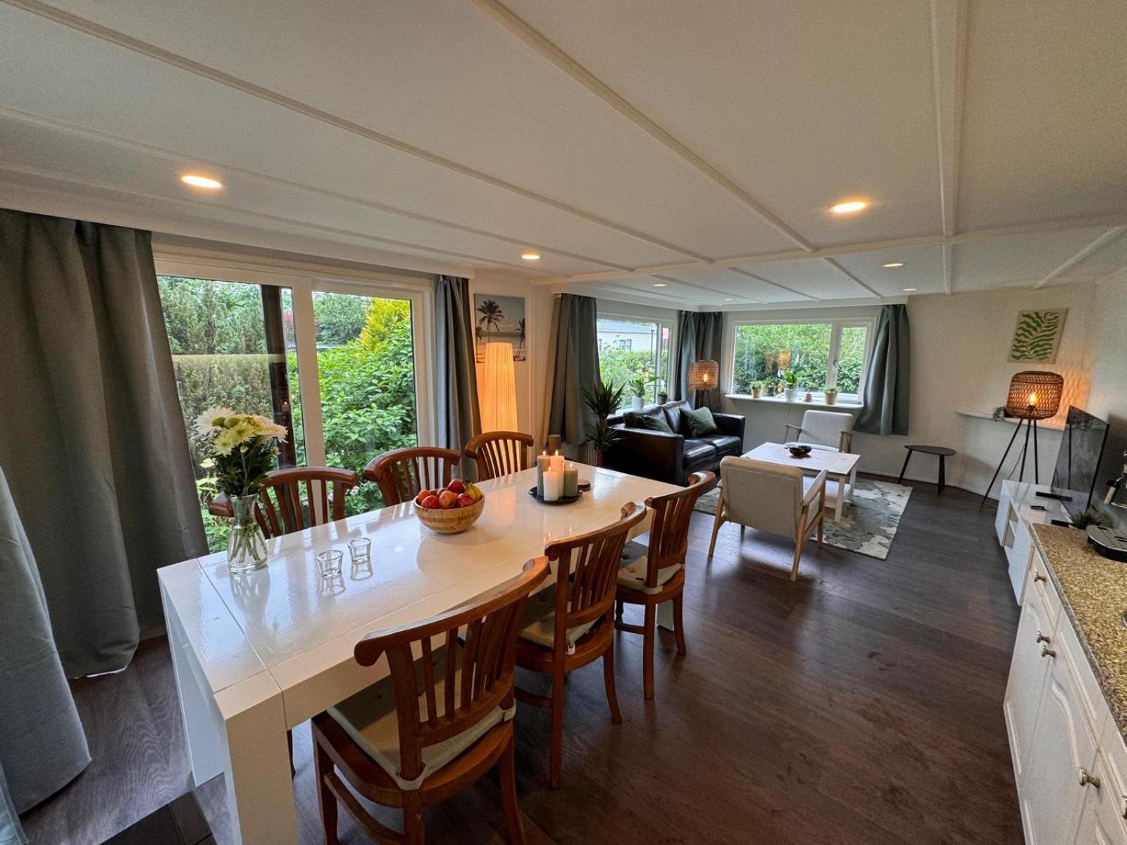 Ruim En Luxe Chalet Privetuin - Park 'De Ijsvogel' Apartment Voorthuizen Luaran gambar