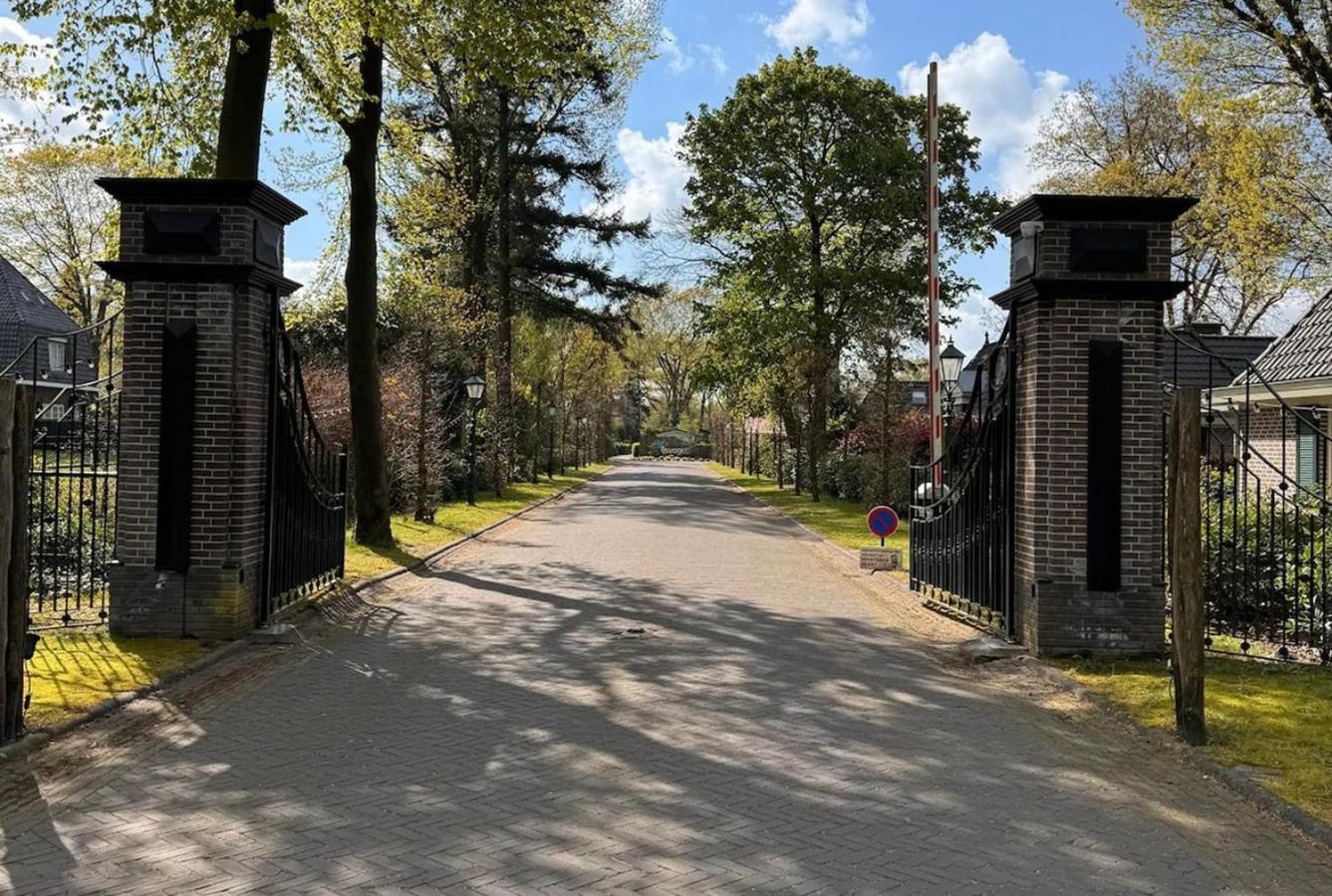 Ruim En Luxe Chalet Privetuin - Park 'De Ijsvogel' Apartment Voorthuizen Luaran gambar